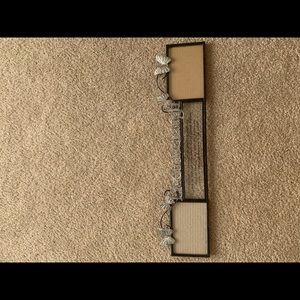 Metal picture frame with quote